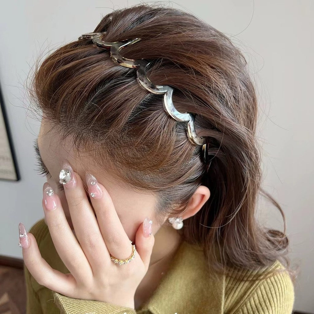 Black Plastic Sharks Tooth Hair